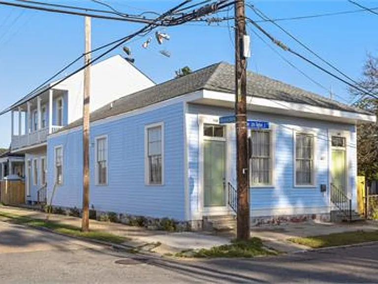 1527 Reverend John Raphael Junior Way — Photo 1