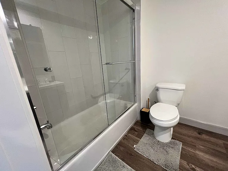 1832 Selby Ave — Photo 16