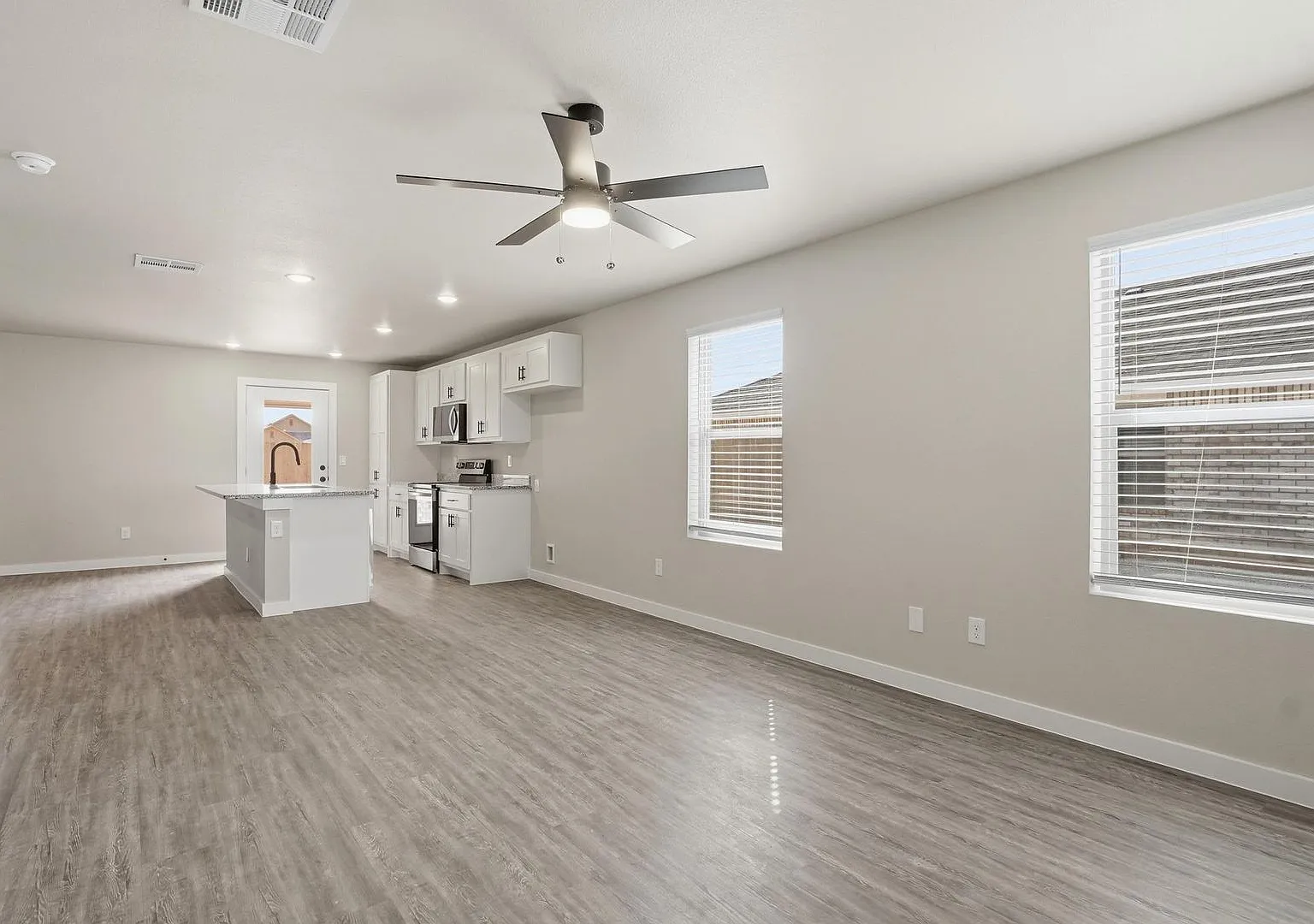 Your Brand-New Home Awaits 3 Bed, 2 Bath Near Stargate — Photo 4