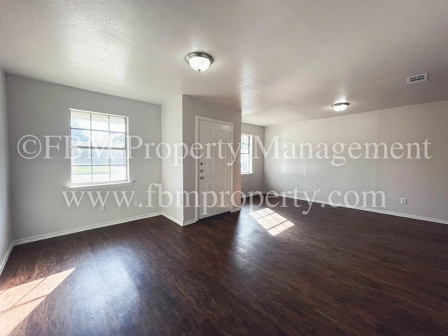 1603 Hall St, Unit B - Cozy 1 Bedroom, 1 Bathroom Triplex Apartment Home in Ennis, TX! $500 OFF a... — Photo 3
