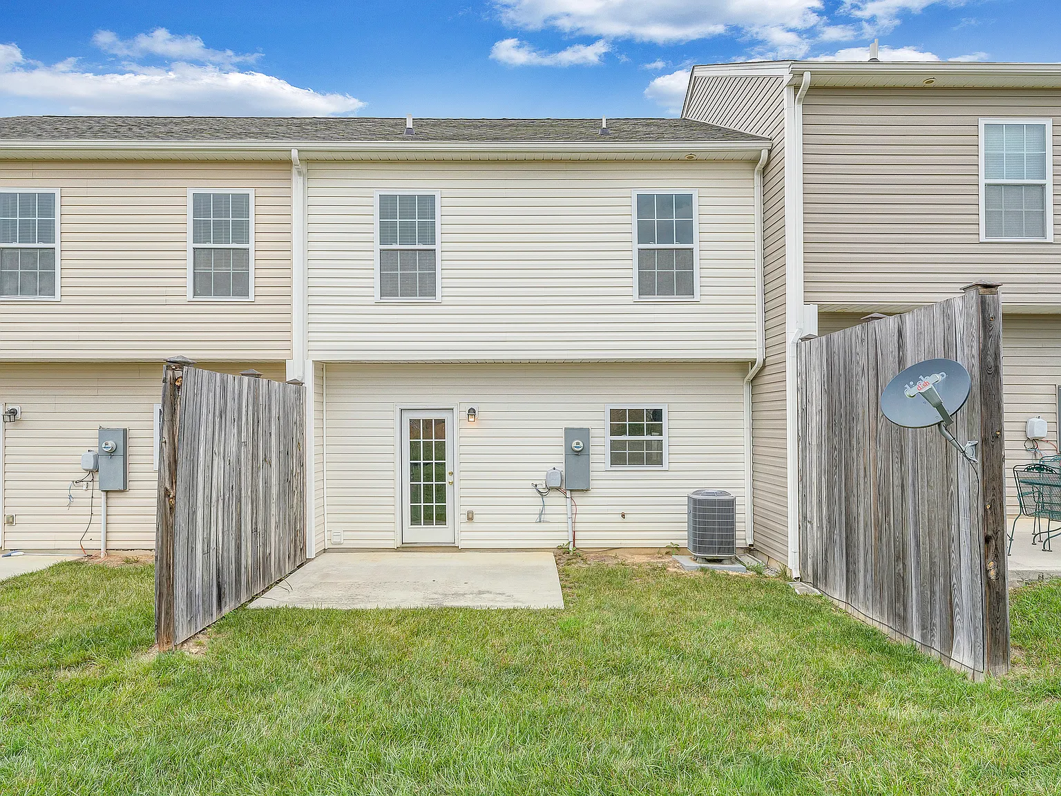 2 bed, 2.5 bath, 1334 sqft, $1,849 — Photo 3