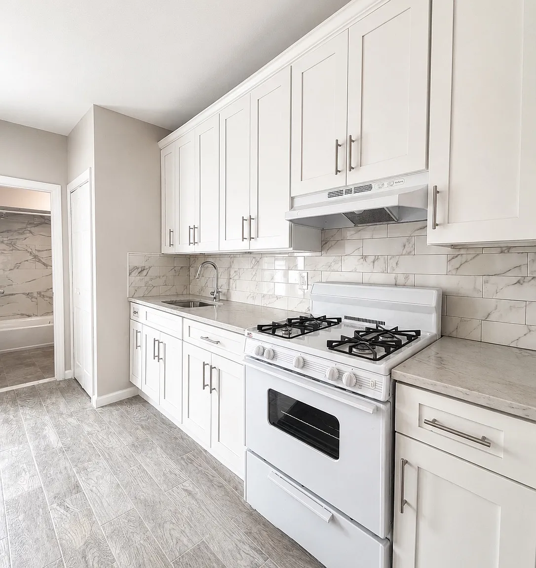 2 bed, 900 sqft, $2,400 — Photo 1