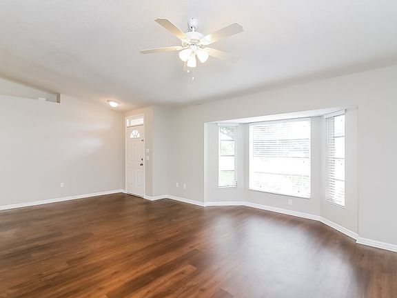 4th image of 2821 Logsdon St