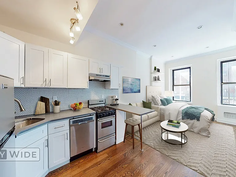 1570 2nd Ave #1C — Photo 2