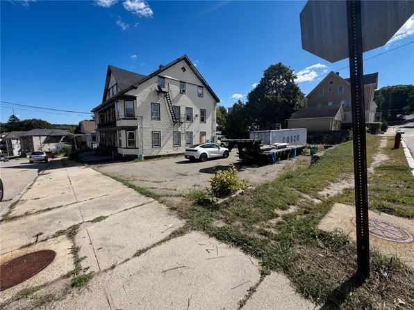 499 Willow St, Woonsocket, RI 02895