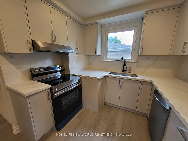118 Cartier Cres #UPPER — Photo 5