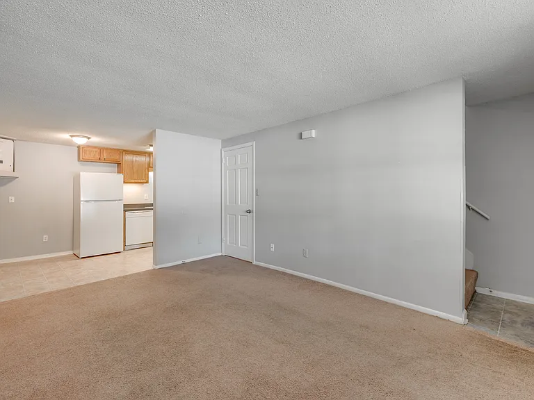112 Sweetland Dr #3 — Photo 3