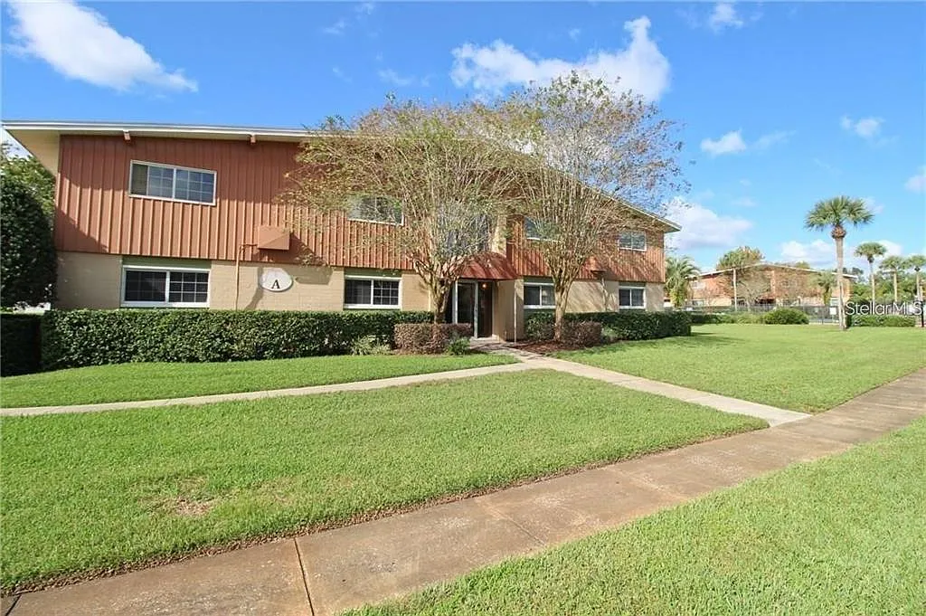 2 bed, 1.0 bath, 881 sqft, $1,600 — Photo 1