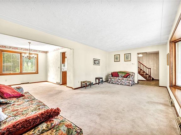5th image of 1319 Douglas Ct