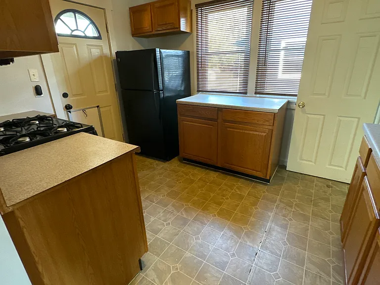 639 Broadway St E — Photo 7