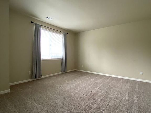 4th image of 126 Wild Rose St