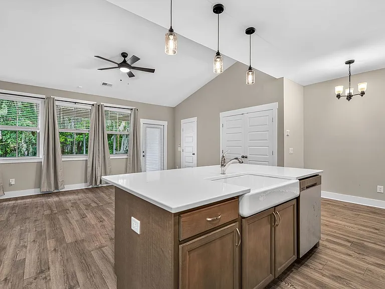7795 Park Gate Dr — Photo 12
