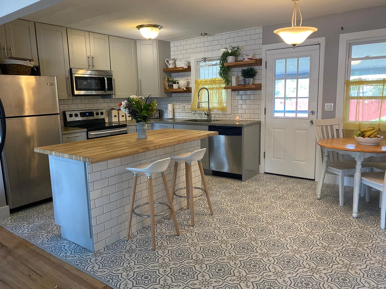 3 bed, 1169 sqft, $2,800 — Photo 2