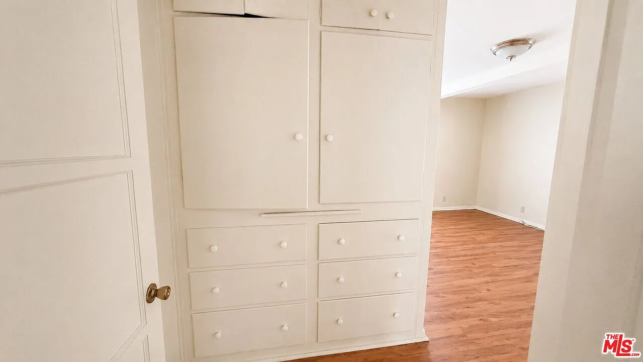 3 bed, 2.0 bath, 1400 sqft, $4,500 — Photo 4