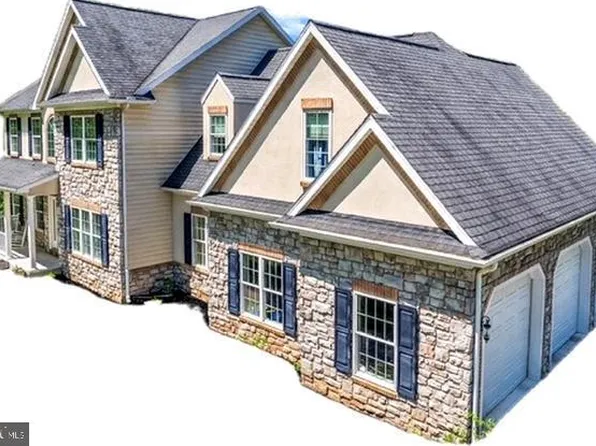 304 Iron Valley Dr, Lebanon, PA 17042