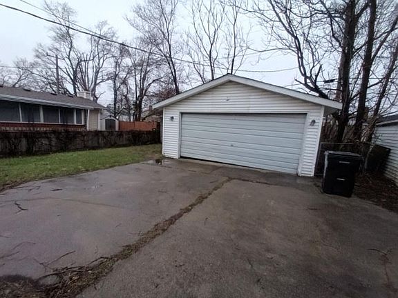 3rd image of 20460 Griggs St