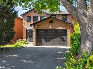1079 Hedge Dr, Mississauga, ON L4Y1G3