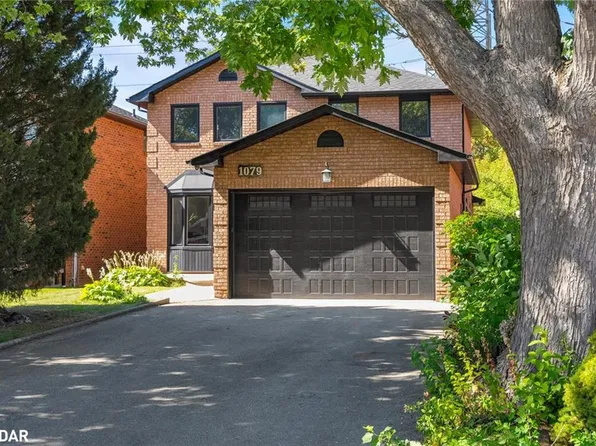 1079 Hedge Dr, Mississauga, ON L4Y 1G3