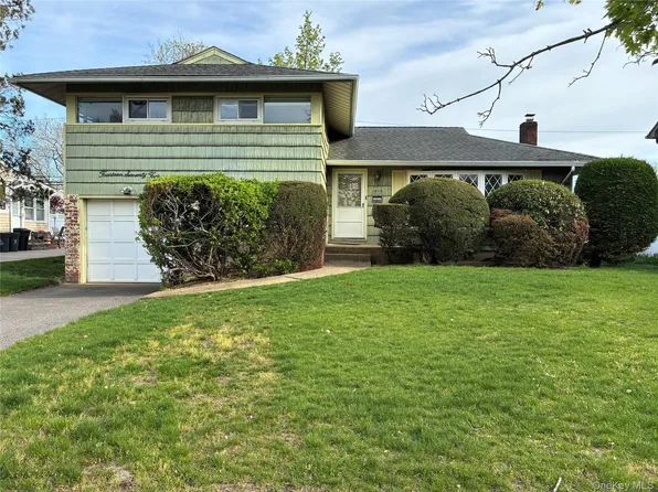 1474 Stephen Marc Lane, East Meadow, NY 11554