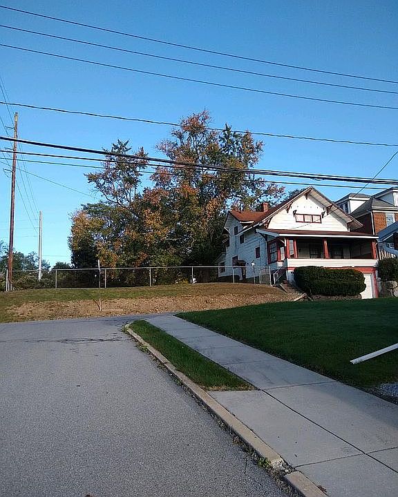2nd image of 2024 Pine Ave