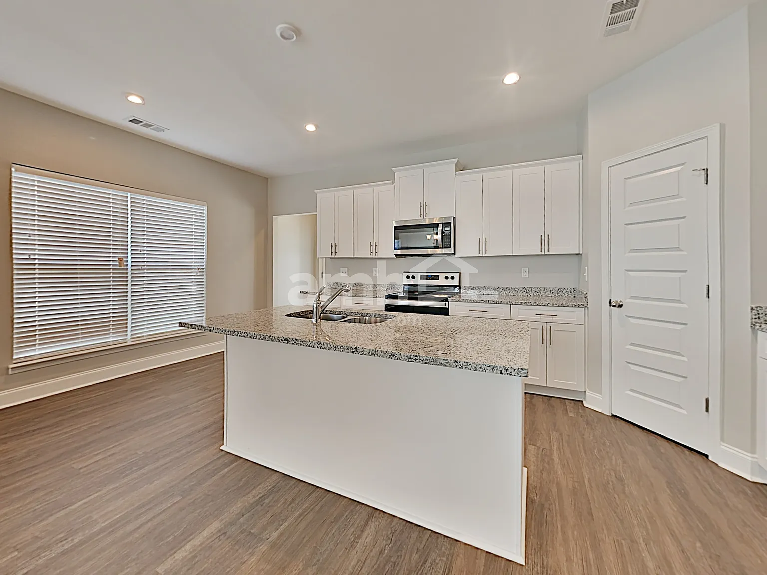 4 bed, 2.5 bath, 2149 sqft, $2,350 — Photo 4