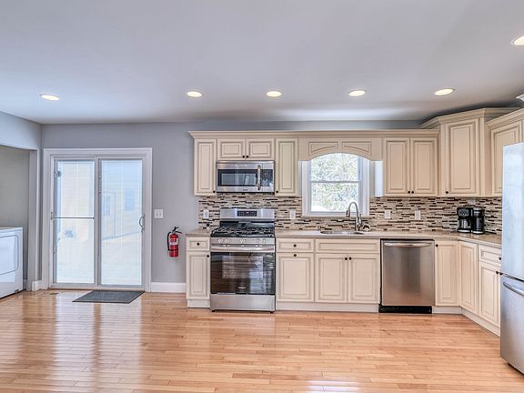 3rd image of 343 W Emerick Ave