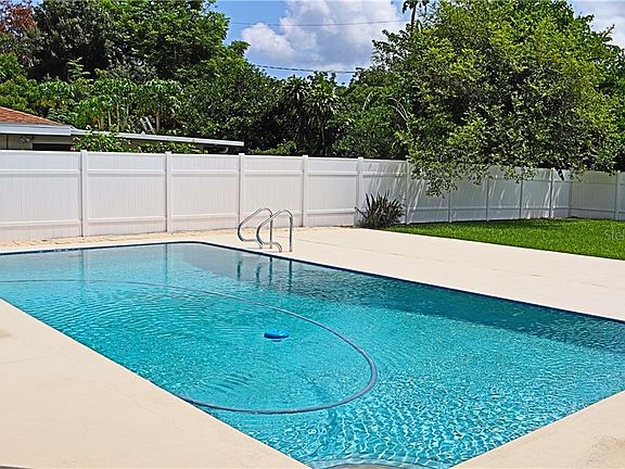 3rd image of 104 Buchanan Dr