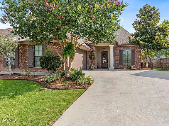 2nd image of 308 Bluebonnet Dr