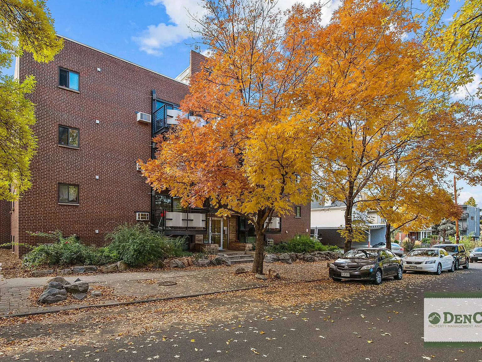 2 bed, 929 sqft, $2,100 — Photo 1