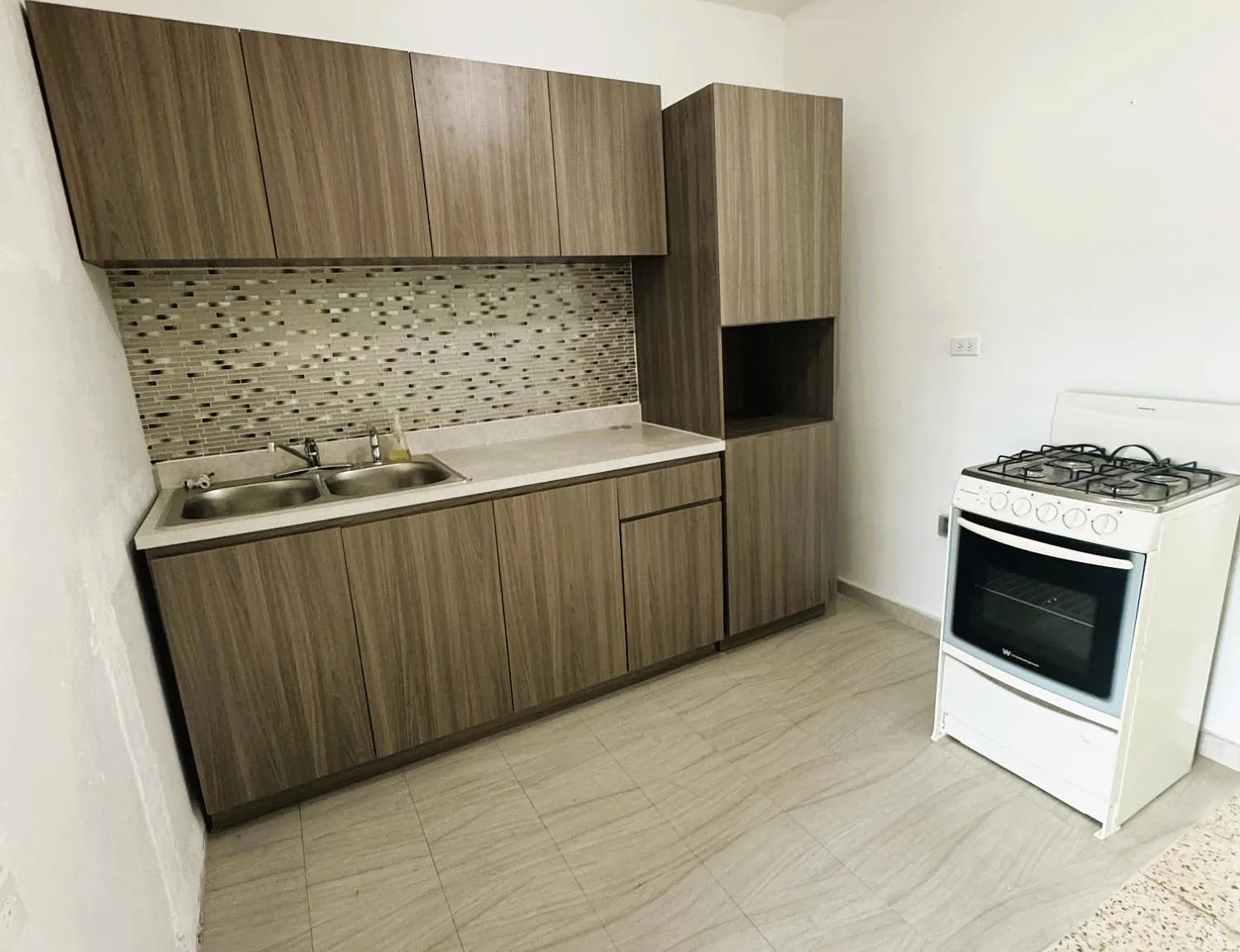 4 bed, 1.0 bath, 1000 sqft, $800 — Photo 3