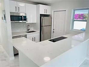 2408 NE 4th St