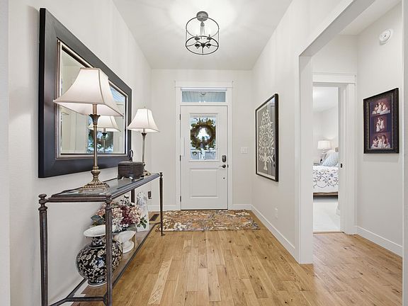 5th image of 818 Rania Way W