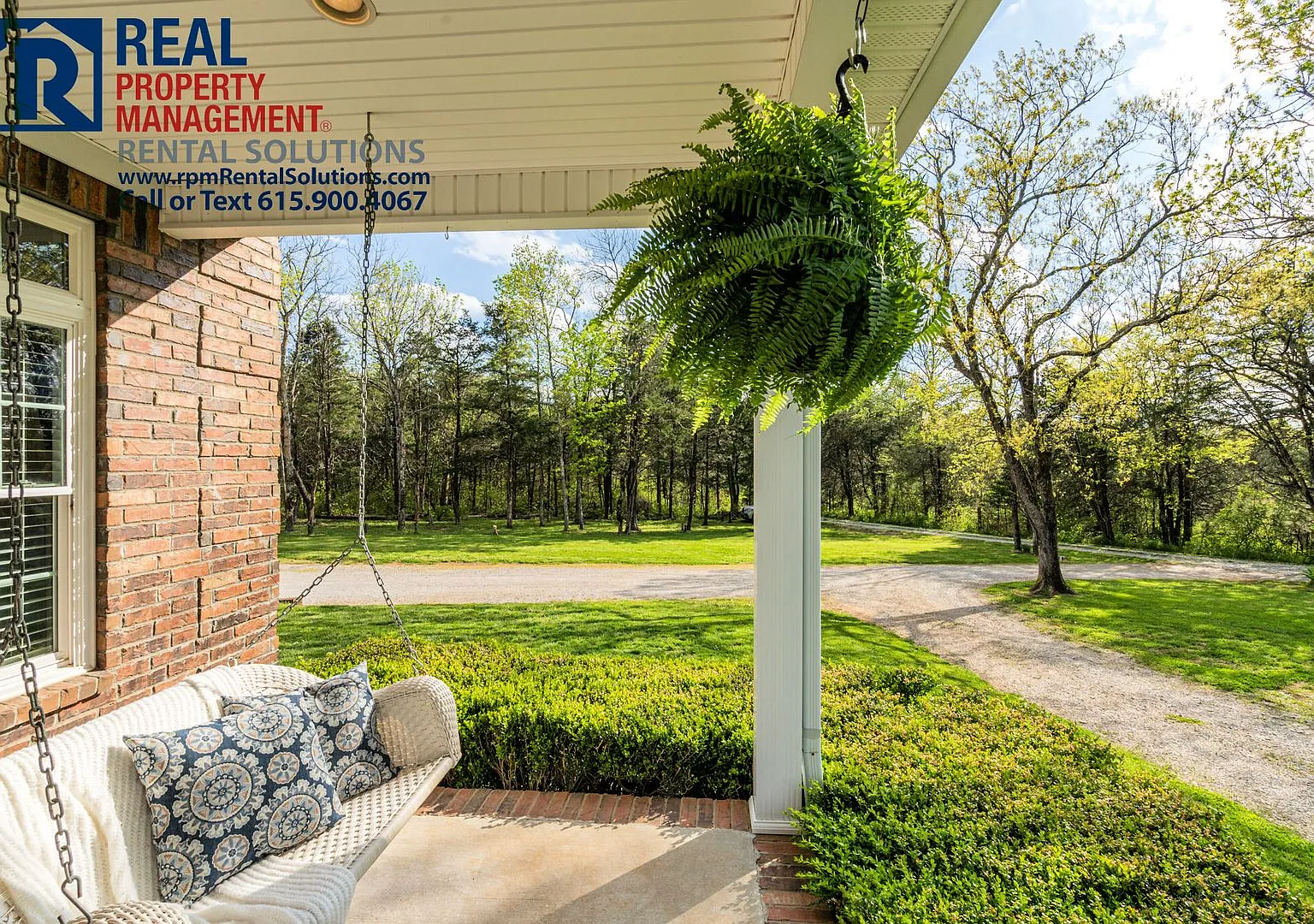 Beautiful Chapel Hill home on 3+ acres with amazing yard and detached garage/shop! — Photo 3