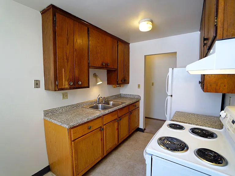 Priscilla Standish Apartments — Photo 20