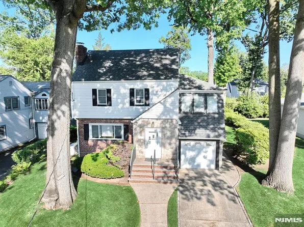 1116 Trafalgar St, Teaneck, NJ 07666