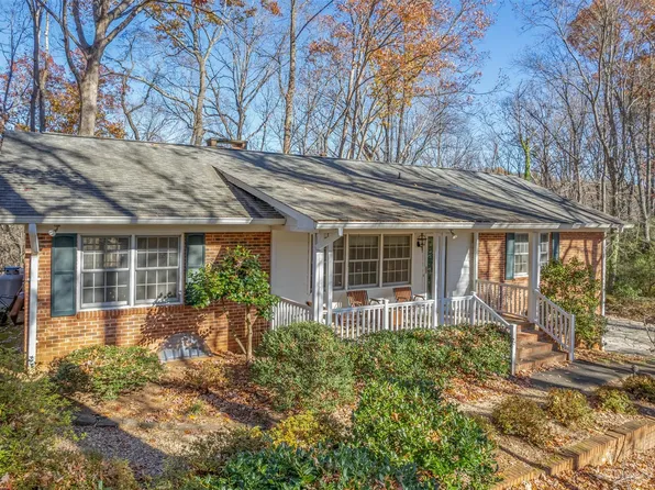 621 E Park Dr, Tryon, NC 28782