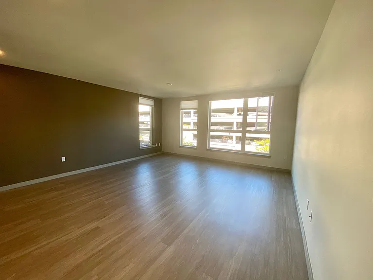 Lexington Apartments — Photo 12
