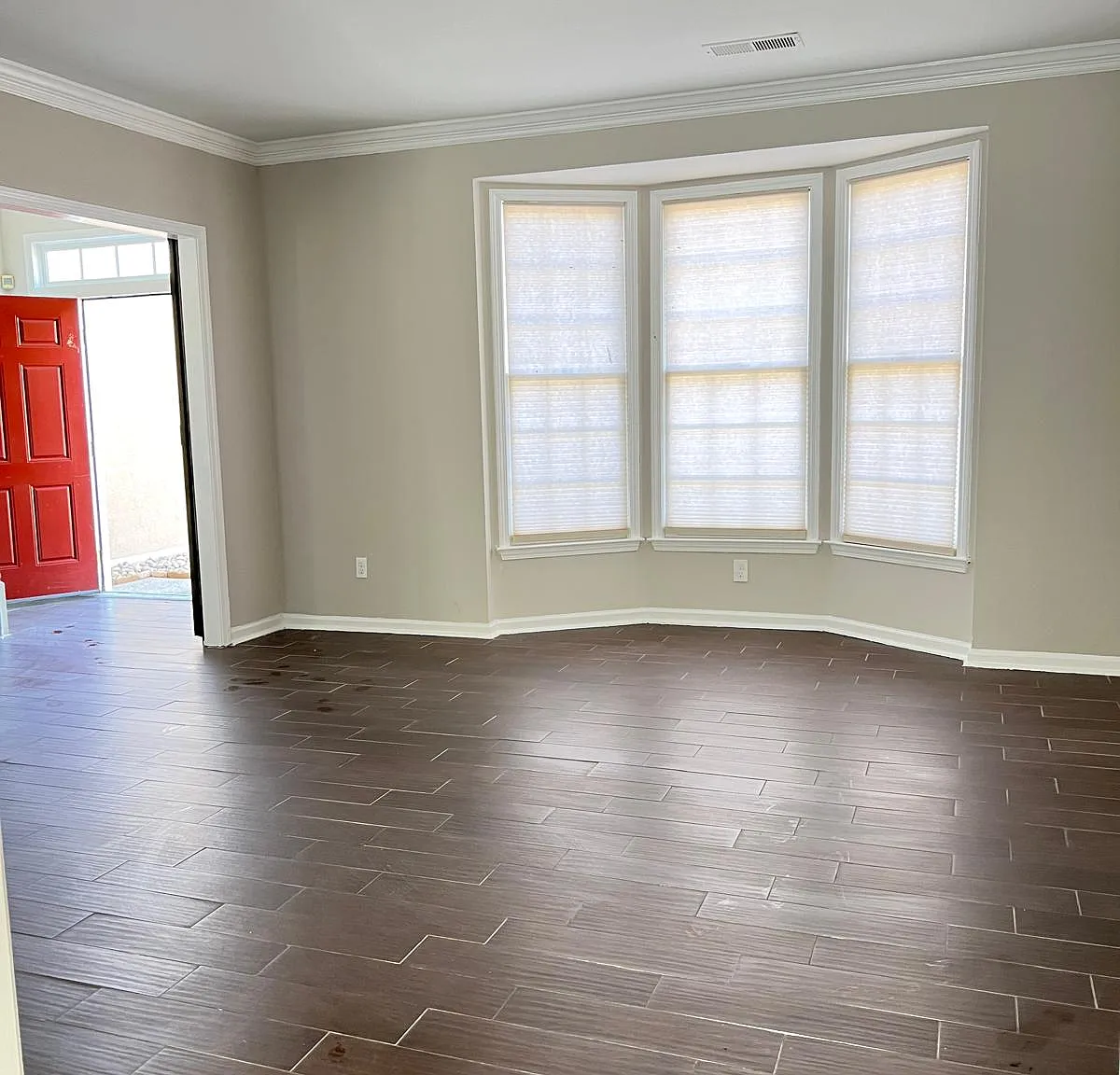 3 bed, 2.5 bath, 2354 sqft, $3,100 — Photo 3