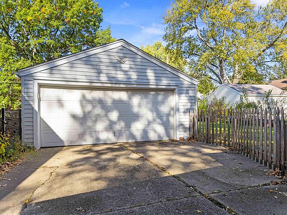 3rd image of 2627 W Laura Ave
