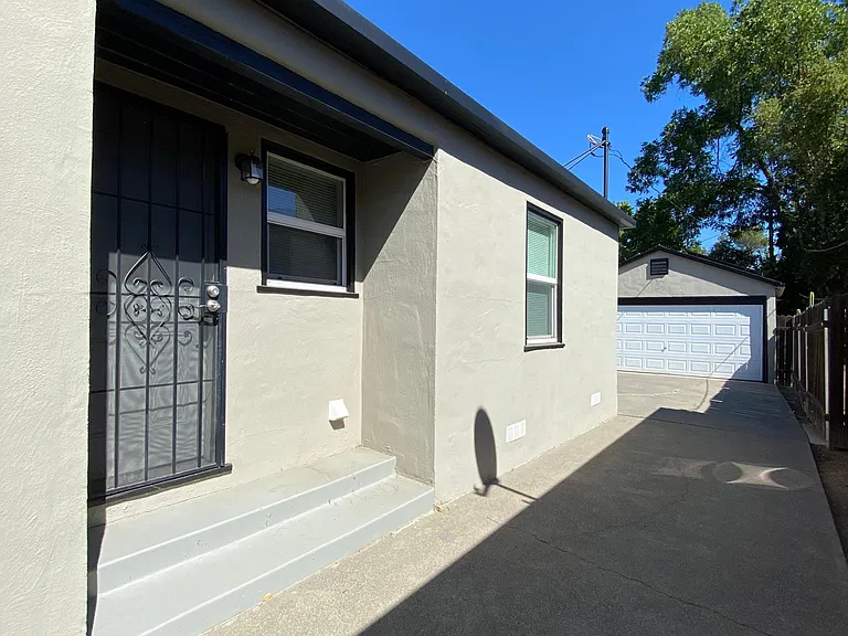 3433 12th Ave — Photo 18