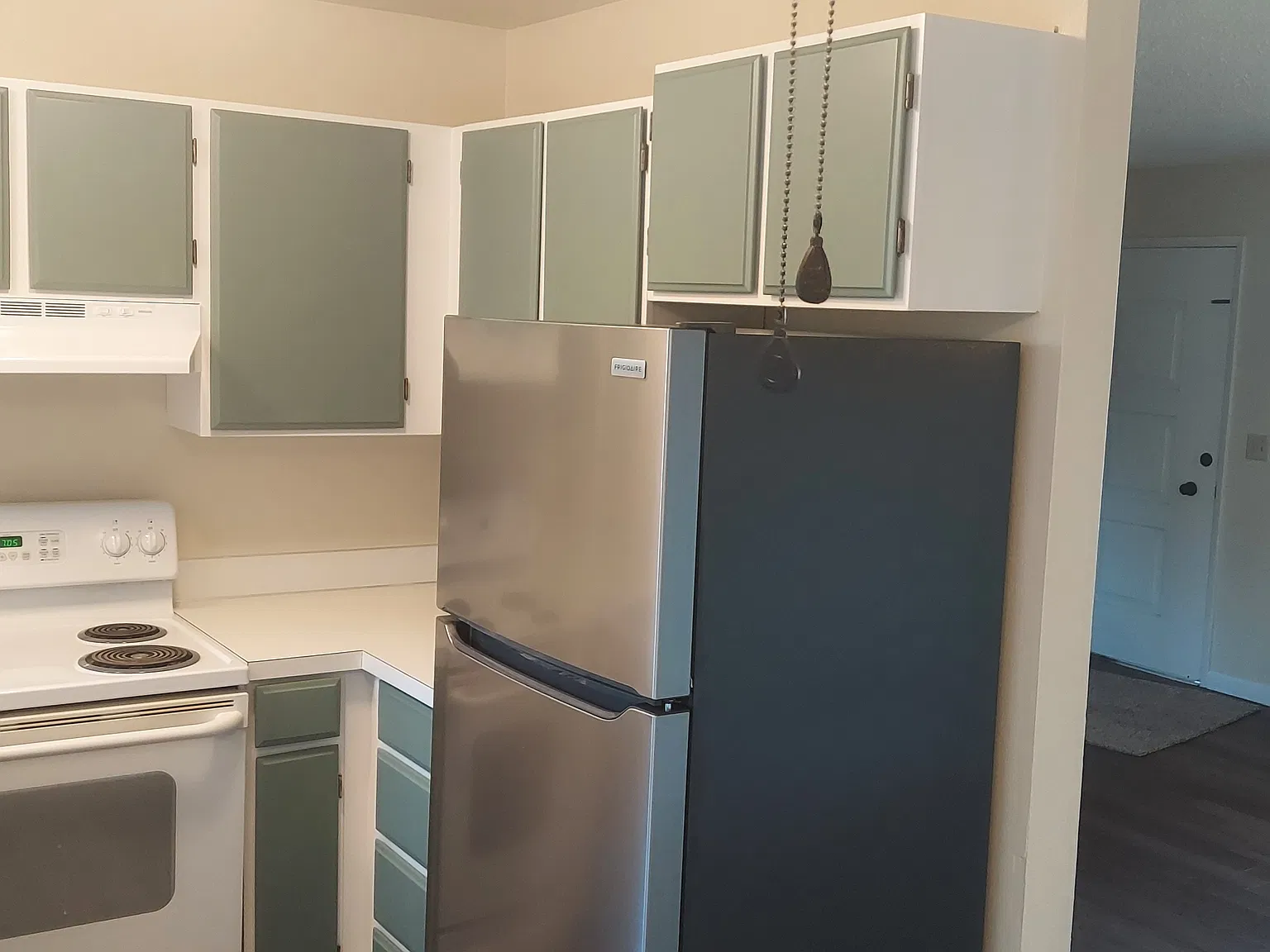 2 bed, 900 sqft, $1,800 — Photo 2
