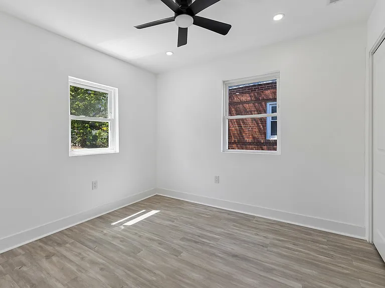 4627 H St SE — Photo 3