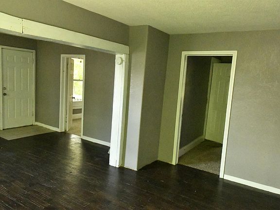 3rd image of 451 Donnelly Ave