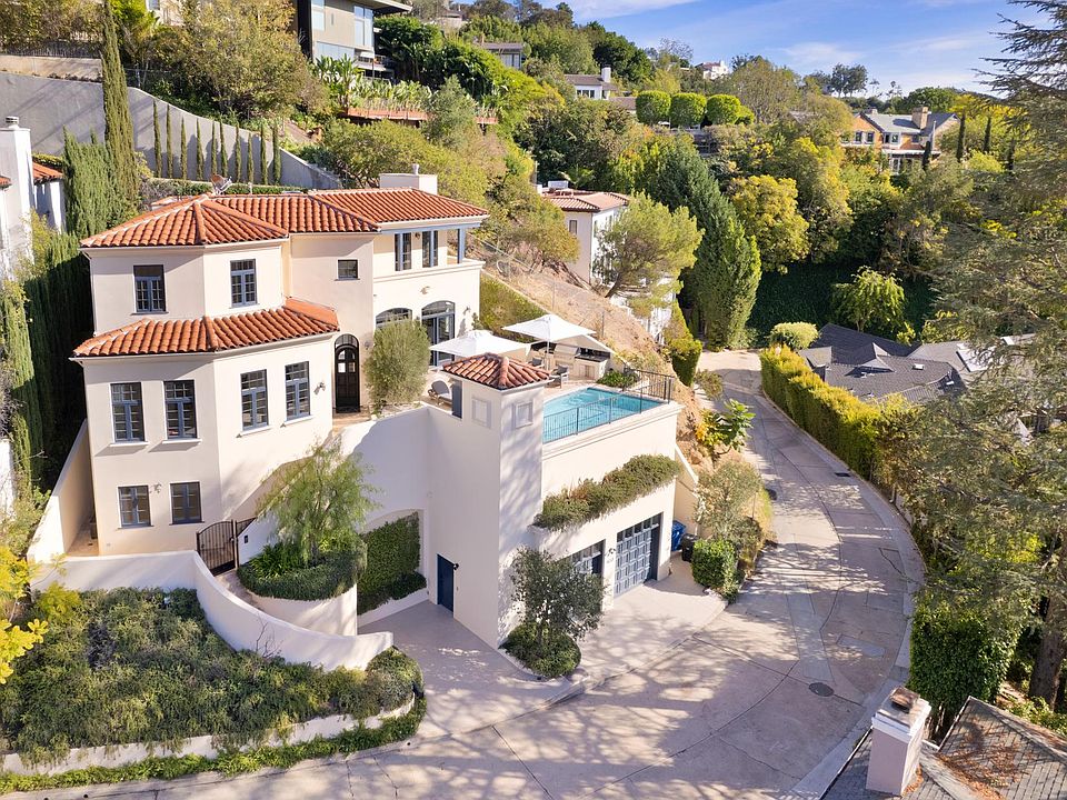 Perfect for families and discerning travelers looking for a hotel experience in the comfort of a home