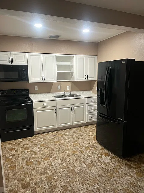 3 bed, 1021 sqft, $2,700 — Photo 1
