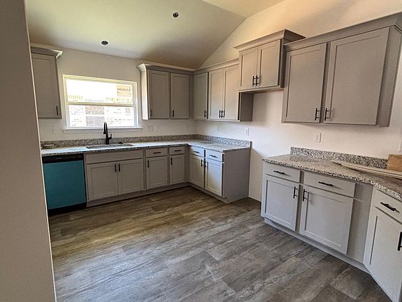 2nd image of 608 Mayflower Dr