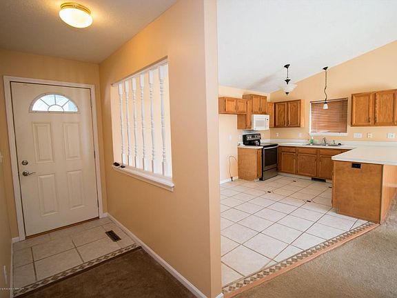 4th image of 220 E Claremore Dr