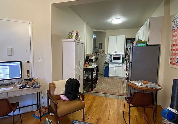 3rd image of 81 Underhill Ave APT 2R