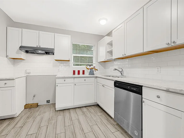 5009 Bataan Rd — Photo 12