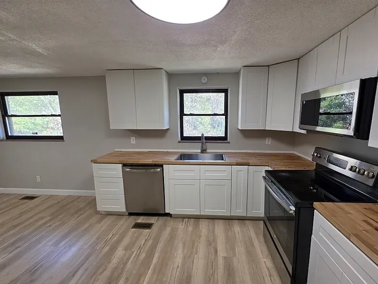 1281 Upper Middle Creek Rd — Photo 3